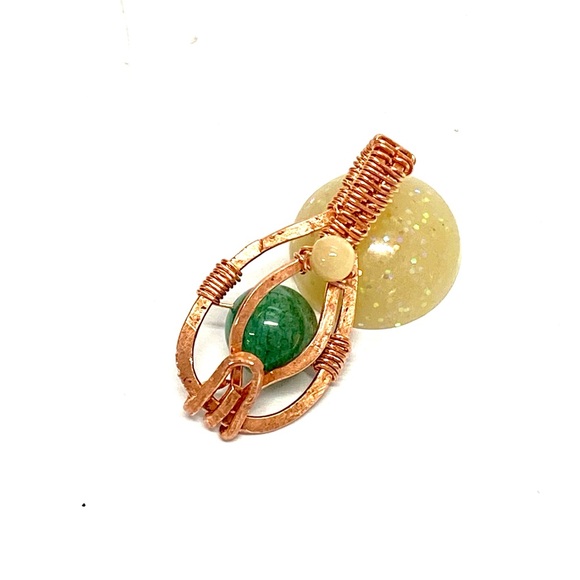 HANDMADE Green Aventurine Mother of Pearl Pendant Hand Wrapped & Hammered Copper - Picture 9 of 10